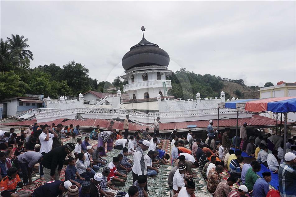 Indonesian President visits Aceh earthquake survivors