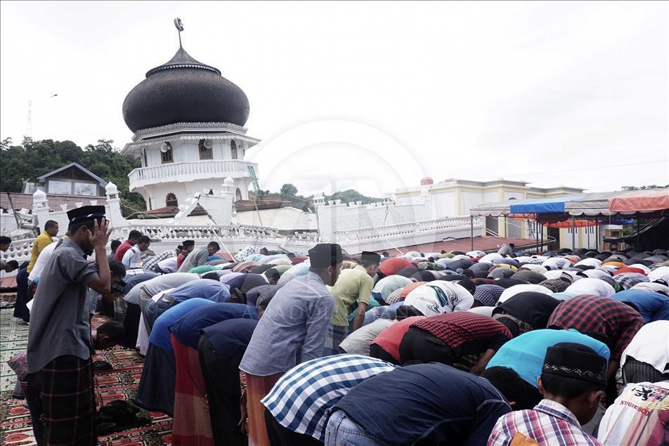 Indonesian President visits Aceh earthquake survivors