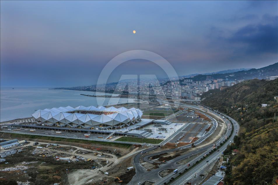 Akyazı Stadı'nda çim serimi bitti