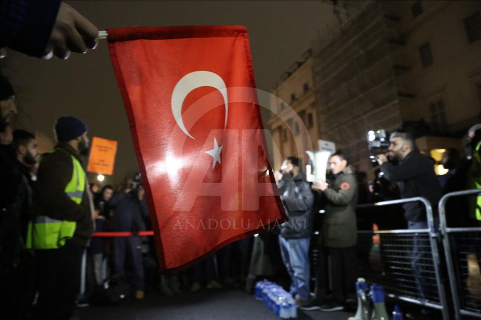 Attacks on civilians in Aleppo protested in London