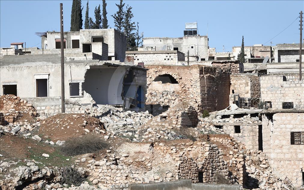 حلب..كاميرا الأناضول ترصد الدمار في "خان العسل"
