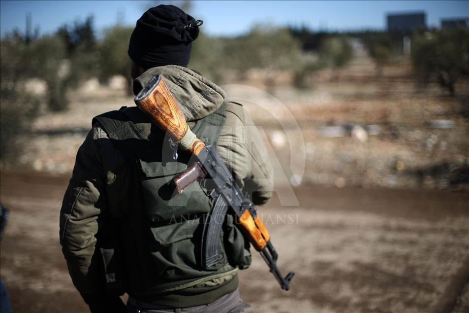 حلب..كاميرا الأناضول ترصد الدمار في "خان العسل"
