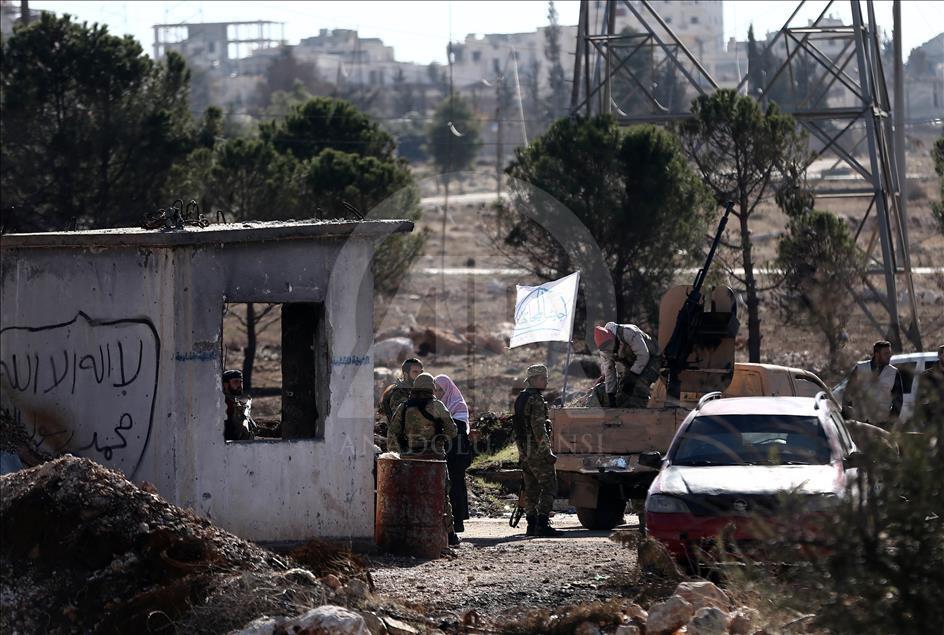 حلب..كاميرا الأناضول ترصد الدمار في "خان العسل"
