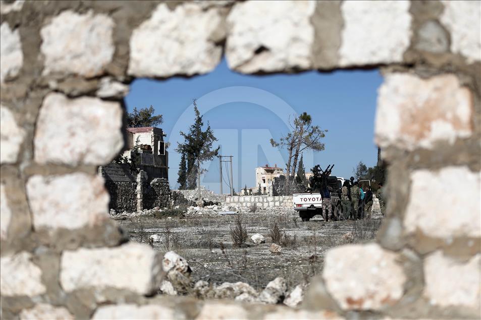 حلب..كاميرا الأناضول ترصد الدمار في "خان العسل"
