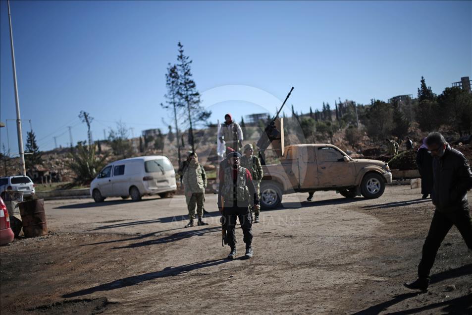 حلب..كاميرا الأناضول ترصد الدمار في "خان العسل"
