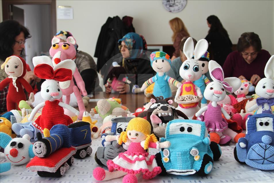 Kadınlar "organik oyuncak" yaparak zamanlarını değerlendiriyor