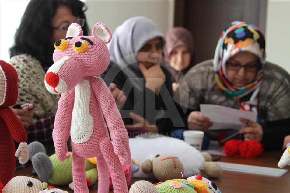 Kadınlar "organik oyuncak" yaparak zamanlarını değerlendiriyor