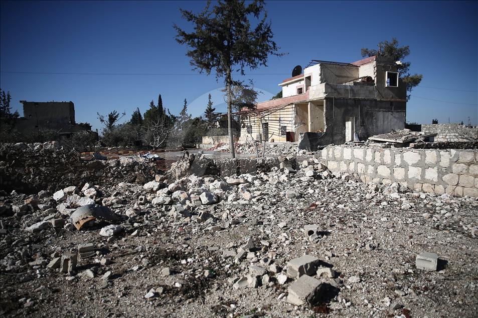 حلب..كاميرا الأناضول ترصد الدمار في "خان العسل"
