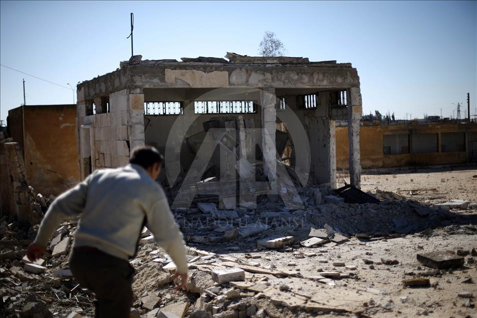 حلب..كاميرا الأناضول ترصد الدمار في "خان العسل"
