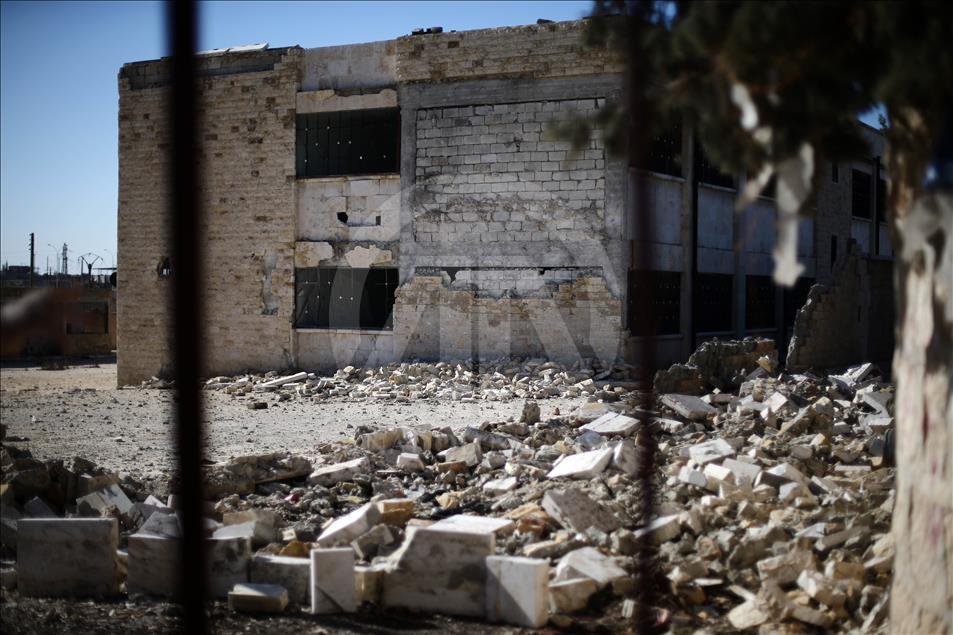 حلب..كاميرا الأناضول ترصد الدمار في "خان العسل"
