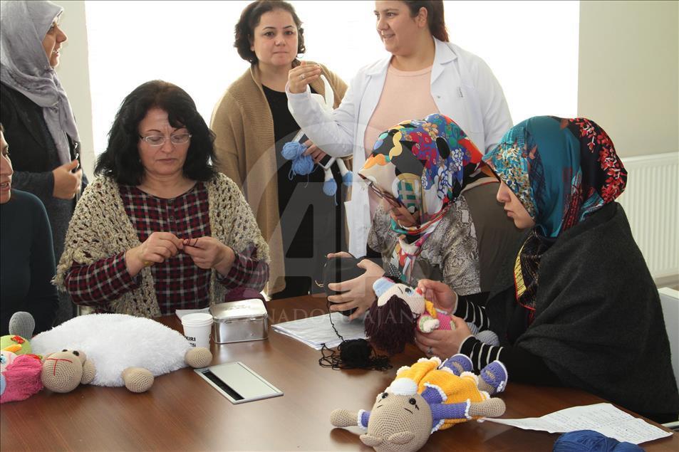 Kadınlar "organik oyuncak" yaparak zamanlarını değerlendiriyor