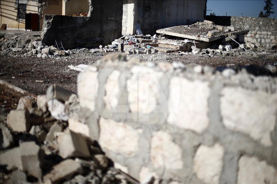 حلب..كاميرا الأناضول ترصد الدمار في "خان العسل"
