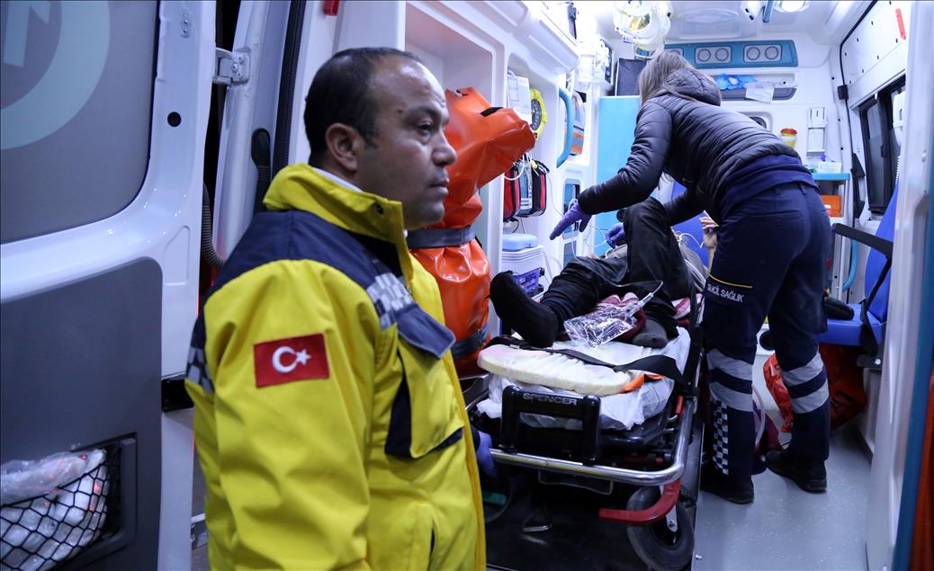 Turkey receives wounded civilians as evacuation from Aleppo continues