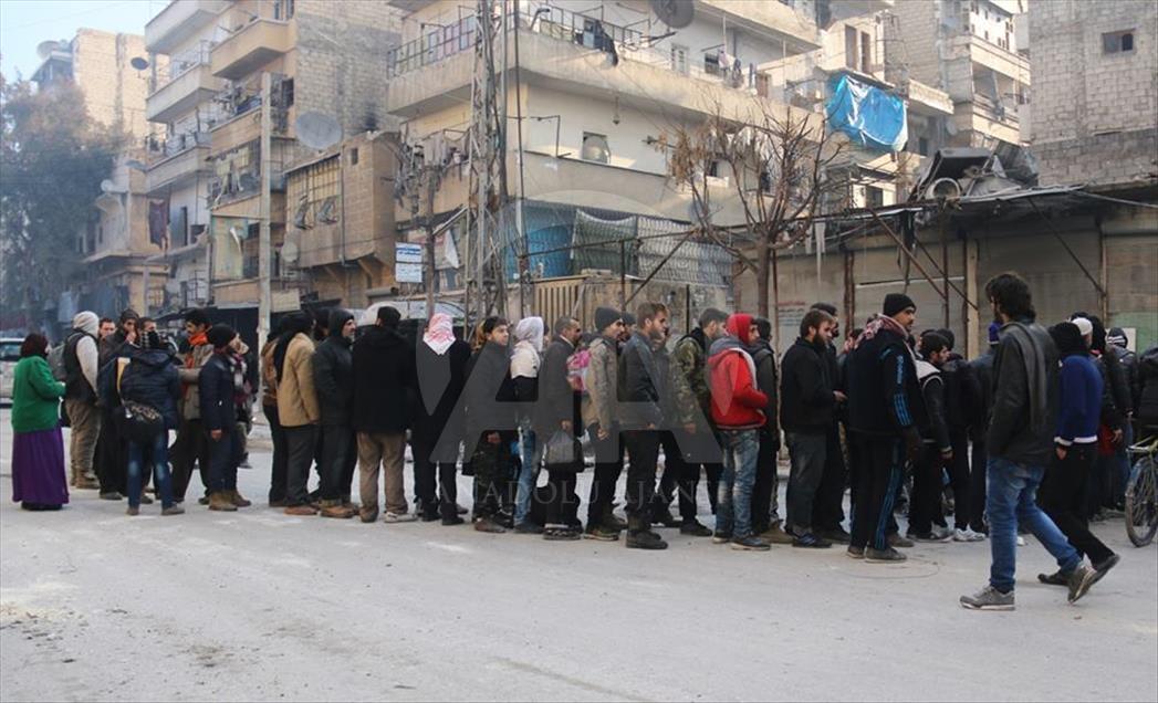 Evacuation of civilians in Aleppo 11