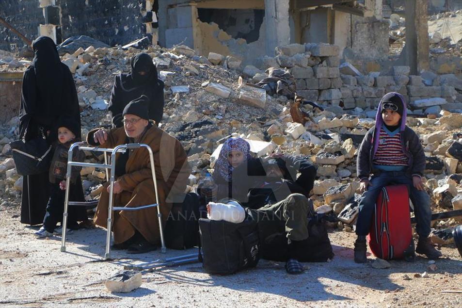 Evacuation of civilians in Aleppo 17