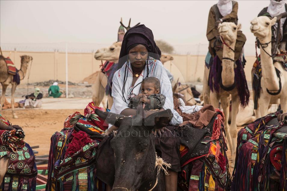 Agadez'de Sultan Oumarou'nun taç giyme töreni