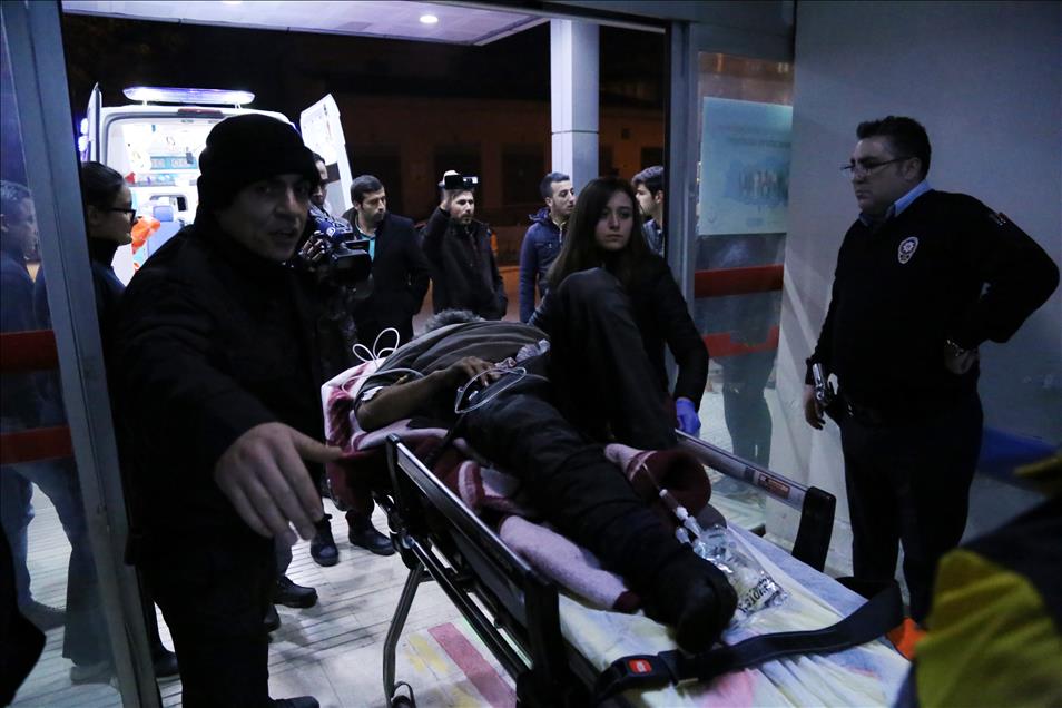 Turkey receives wounded civilians as evacuation from Aleppo continues