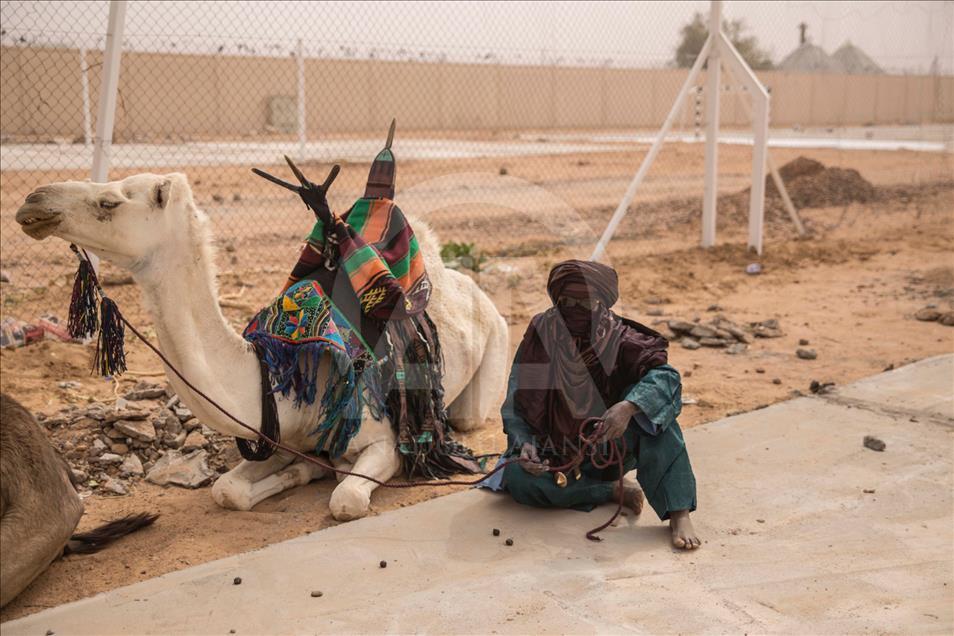 Agadez'de Sultan Oumarou'nun taç giyme töreni