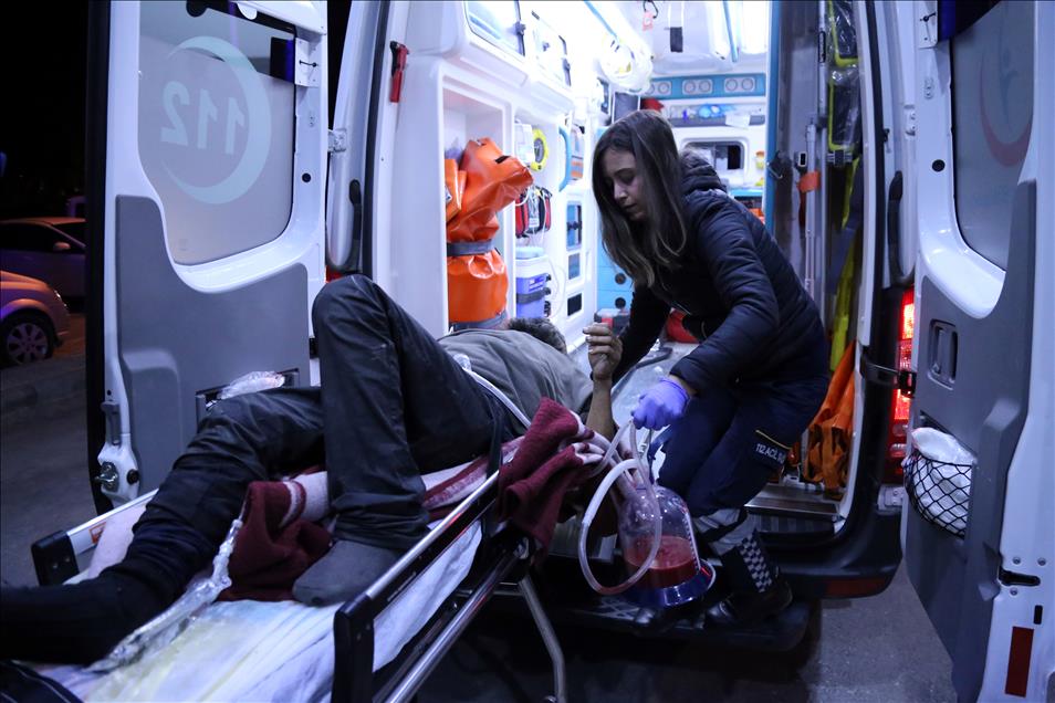 Turkey receives wounded civilians as evacuation from Aleppo continues