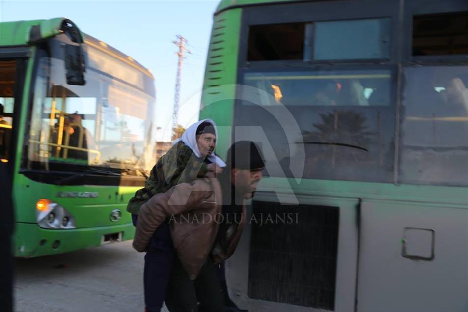 Evacuation of civilians in Aleppo 3