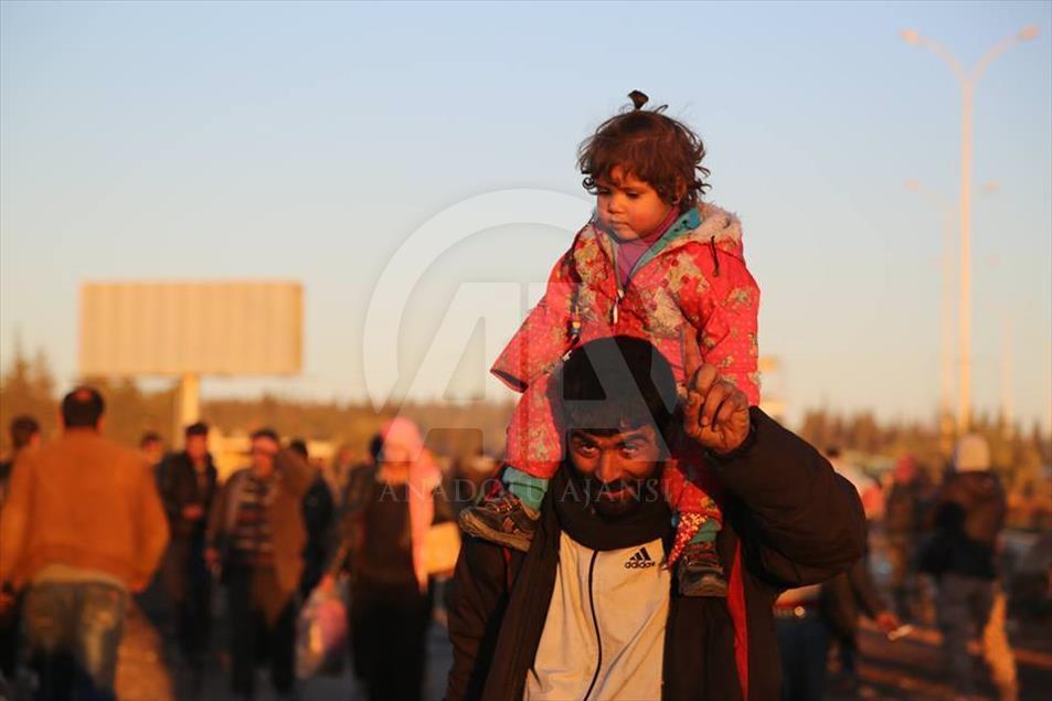 Evacuation of civilians in Aleppo 2