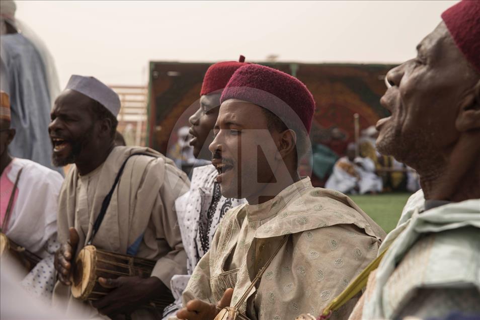 Agadez'de Sultan Oumarou'nun taç giyme töreni