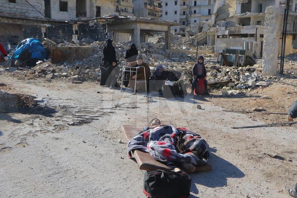 Evacuation of civilians in Aleppo 21