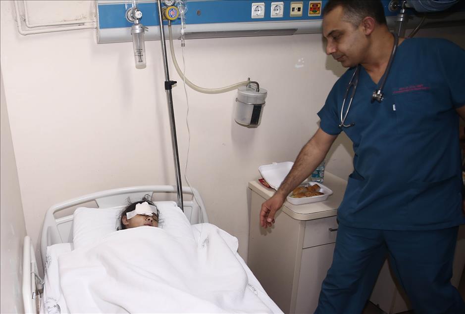 Turkey receives wounded civilians as evacuation from Aleppo continues