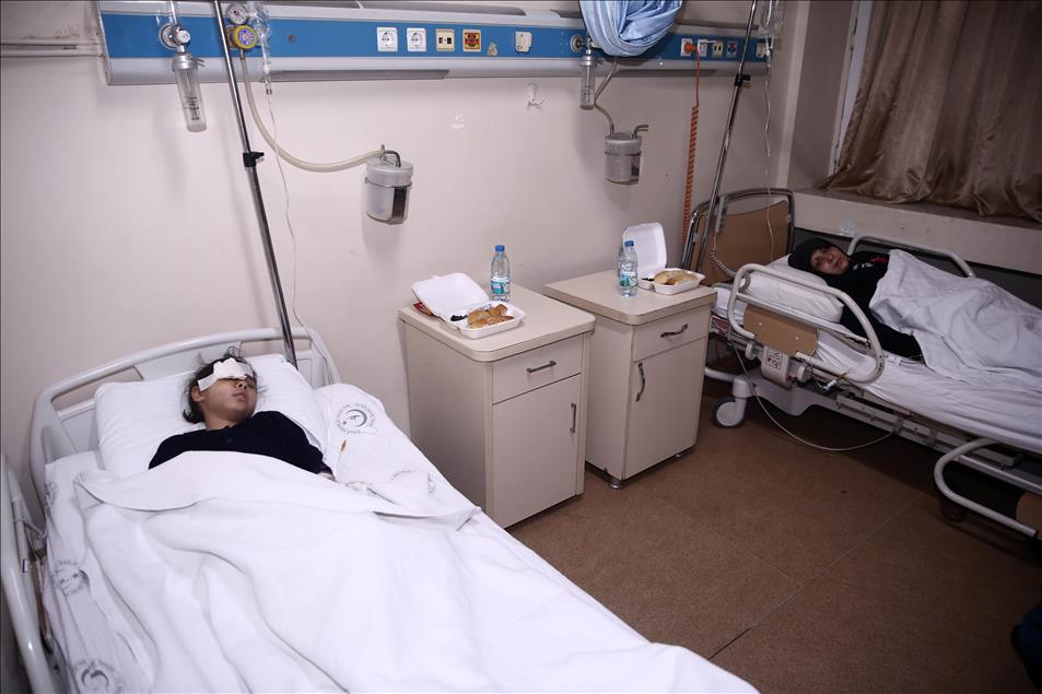 Turkey receives wounded civilians as evacuation from Aleppo continues