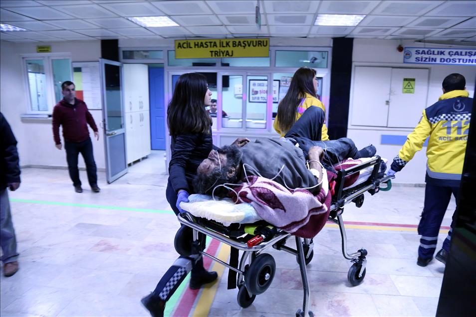 Turkey receives wounded civilians as evacuation from Aleppo continues