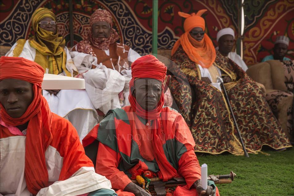 Agadez'de Sultan Oumarou'nun taç giyme töreni