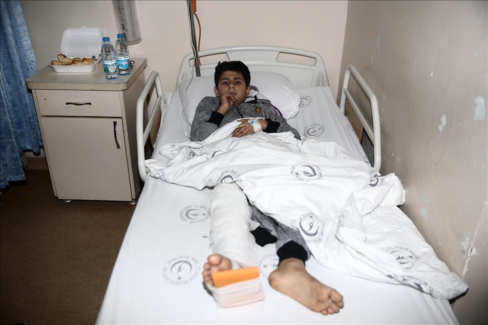 Turkey receives wounded civilians as evacuation from Aleppo continues