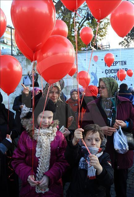 Halep'teki çocuklar için balon uçurdular