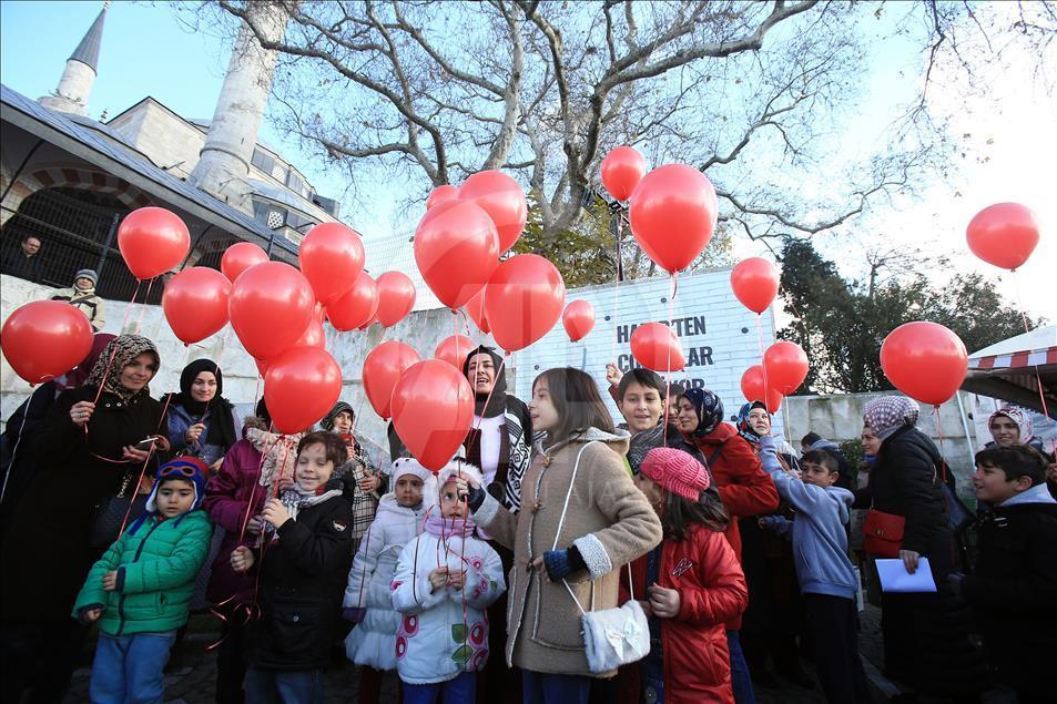 Halep'teki çocuklar için balon uçurdular