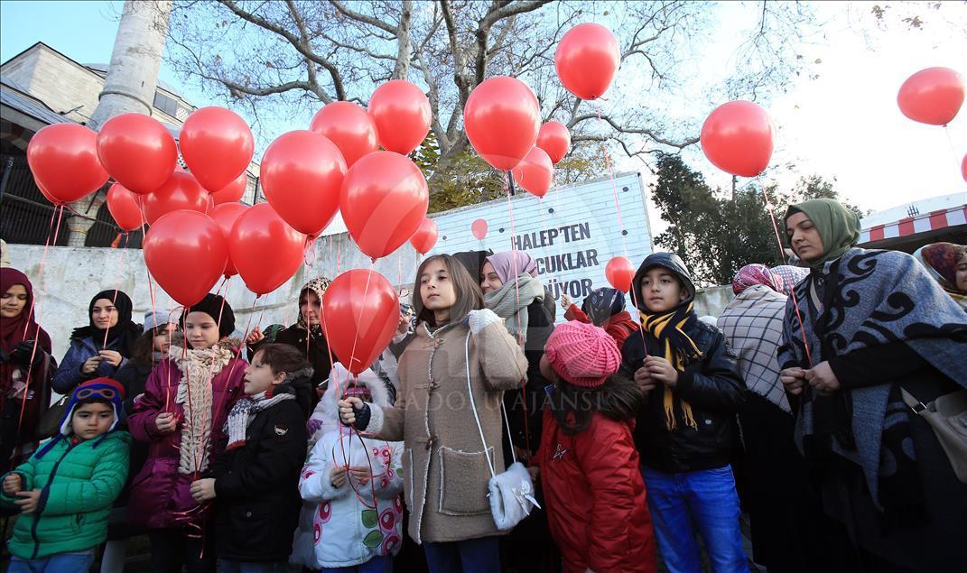Halep'teki çocuklar için balon uçurdular