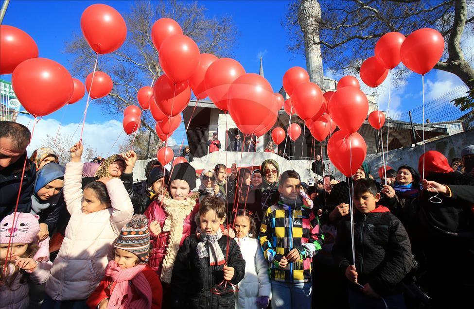 Halep'teki çocuklar için balon uçurdular