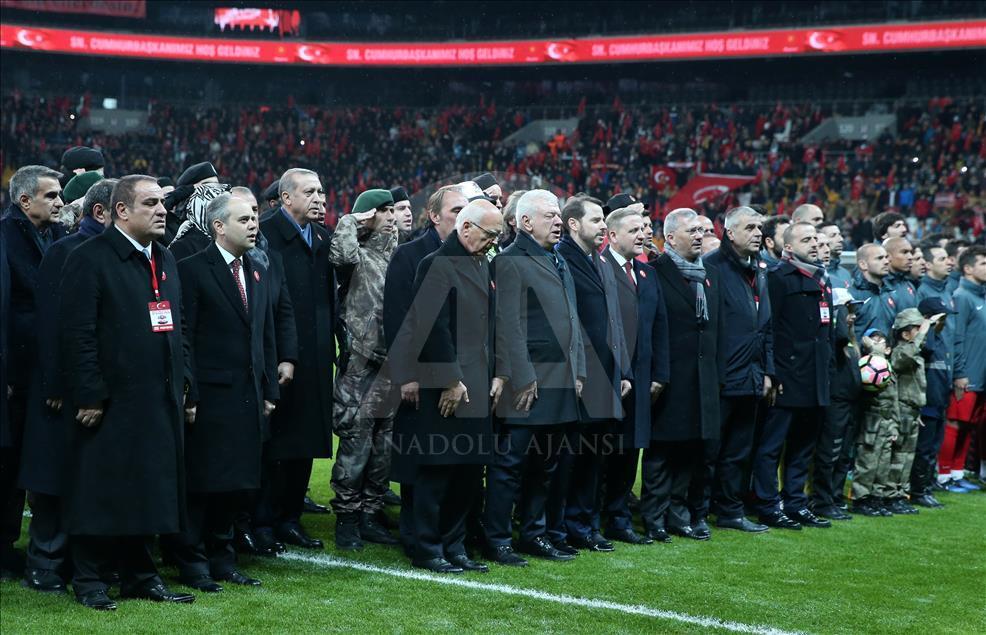 مسابقه فوتبال «احترام به شهدا» در باشگاه ودافون آرنای استانبول