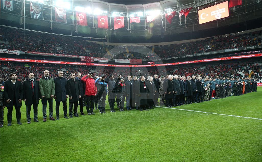 مسابقه فوتبال «احترام به شهدا» در باشگاه ودافون آرنای استانبول