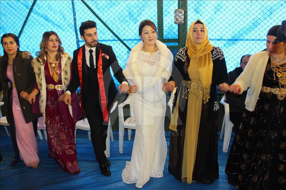 Güney Kore'den Hakkari'ye gelin geldi