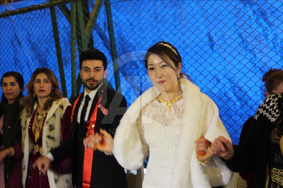 Güney Kore'den Hakkari'ye gelin geldi