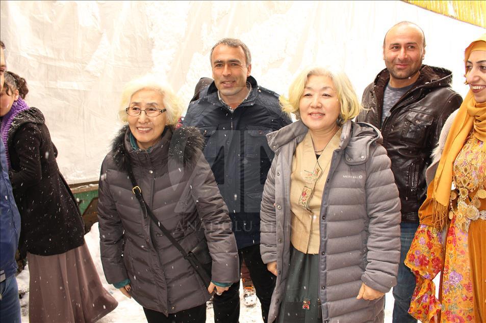 Güney Kore'den Hakkari'ye gelin geldi