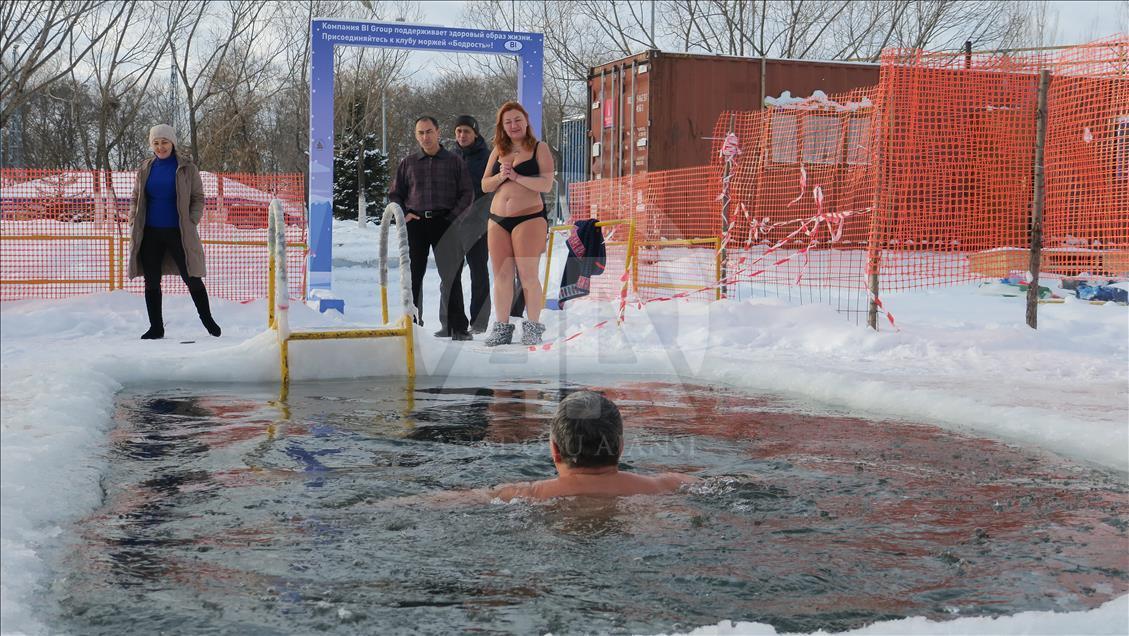 Nesvakidašnja borba protiv hroničnog umora: Kupanje u ledenoj rijeci  