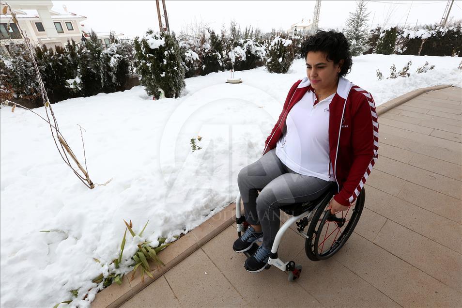 Paralimpik okçu azmiyle örnek oluyor