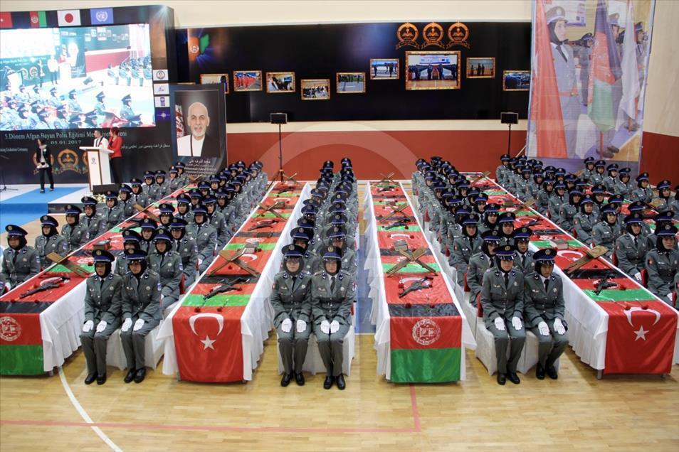 Afgan kadın polisler mezun oldu