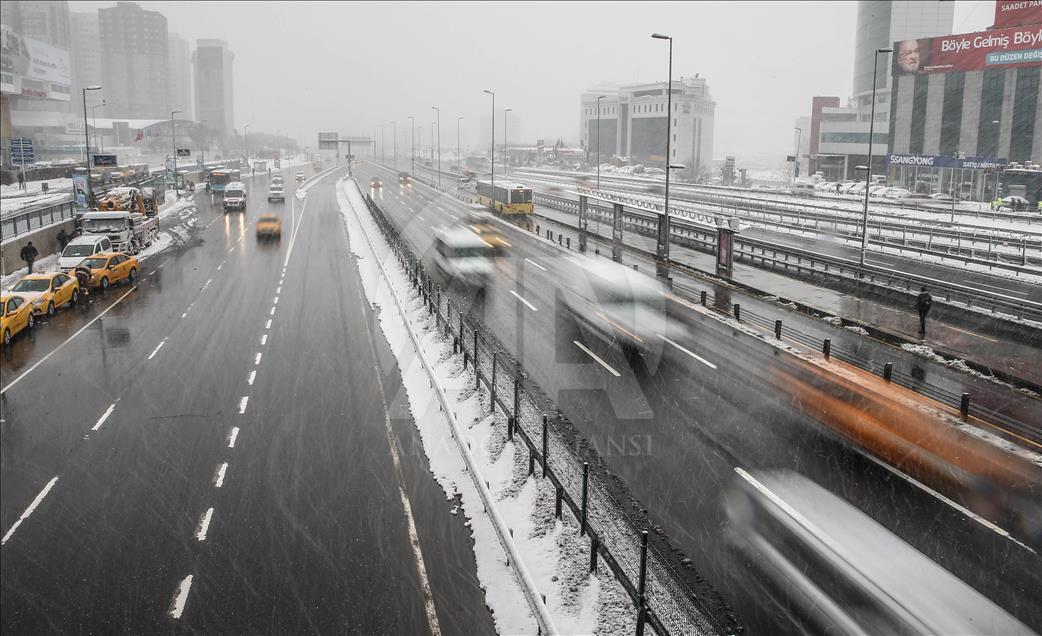 İstabul'da yoğun kar yağışı