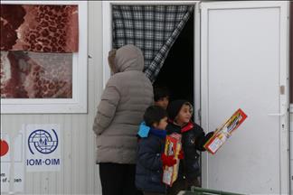 Refugjatët në kufirin verior të Maqedonisë, në kushte të vështira për jetesë