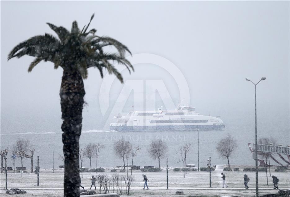 İzmir'de kar yağışı