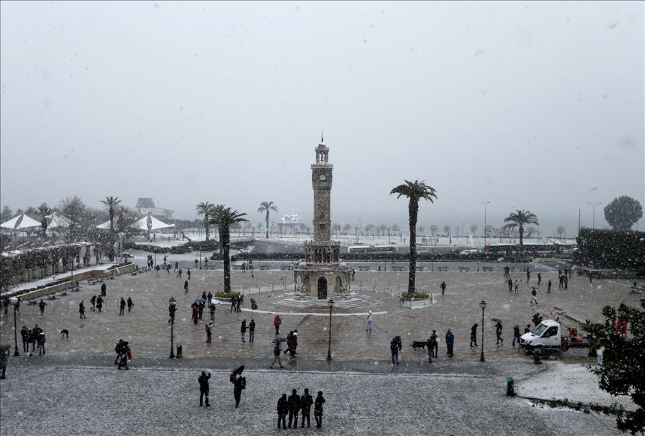 Snowfall in Turkey's Izmir