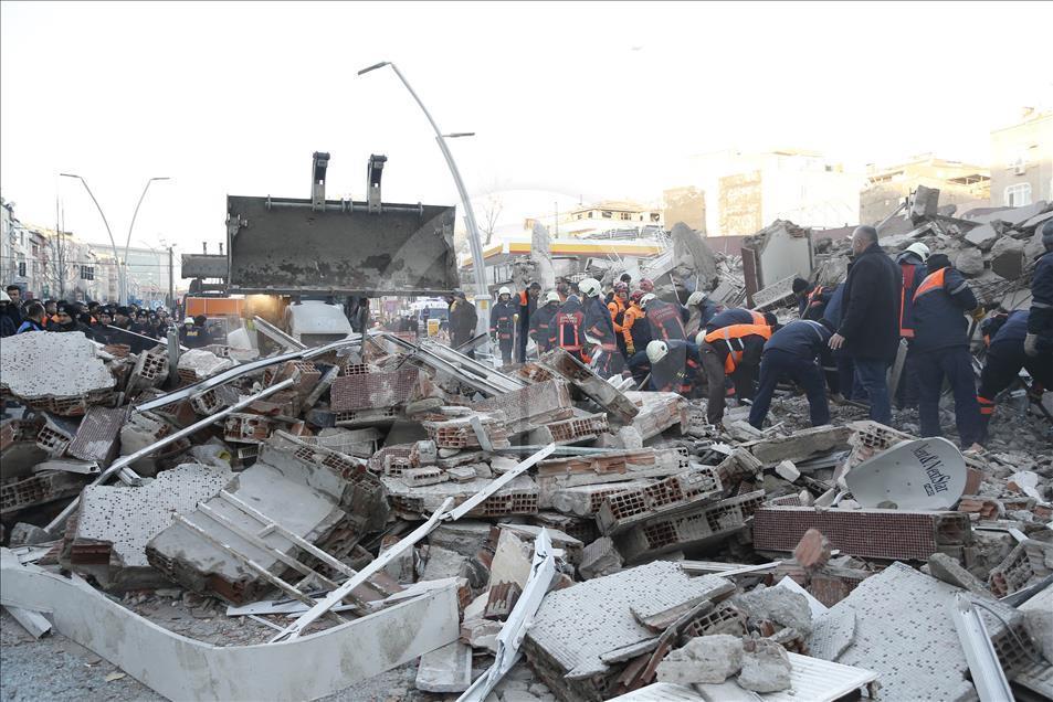 Zeytinburnu'ndaki bina çökmesi
