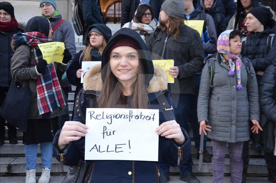 Avusturya'da "başörtüsü yasağı" protesto edildi